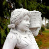 Figura Dziewczyna z koszem na ramieniu 111cm