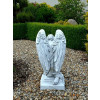 Figura Pochylony anioł z laurem 82cm