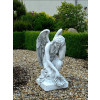 Figura Pochylony anioł z laurem 82cm