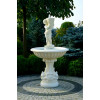 Fontanna do ogrodu Fresco Carello F128 - 167cm w otoczeniu zieleni