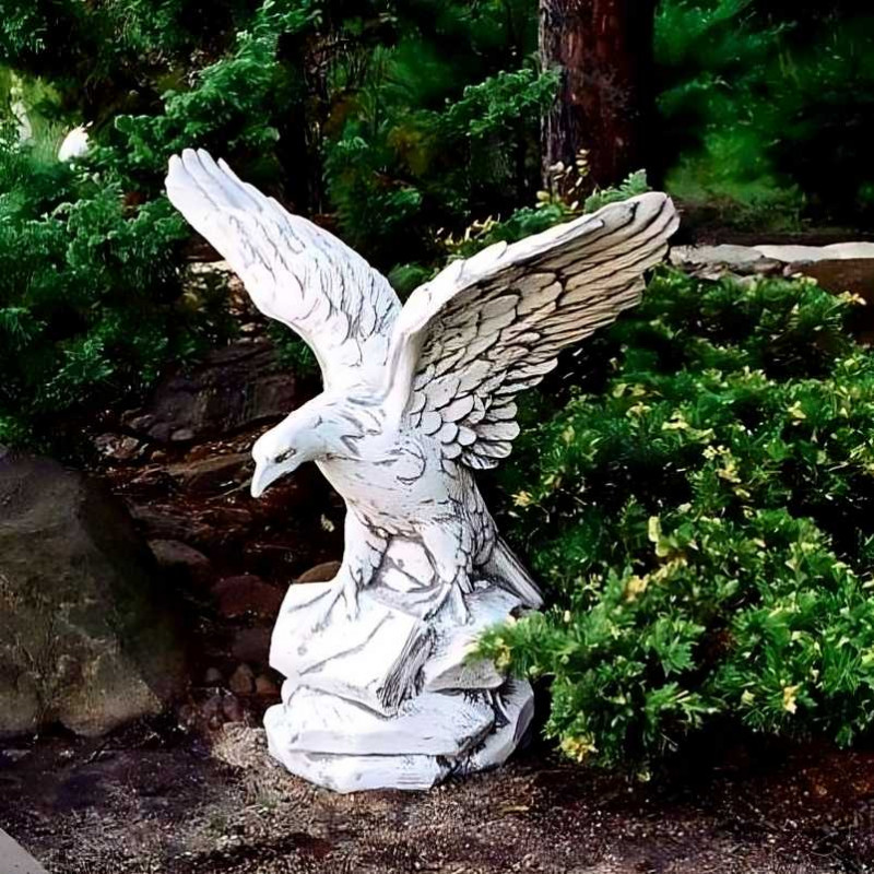 Figura Duży Orzeł na skale 105cm x 113cm