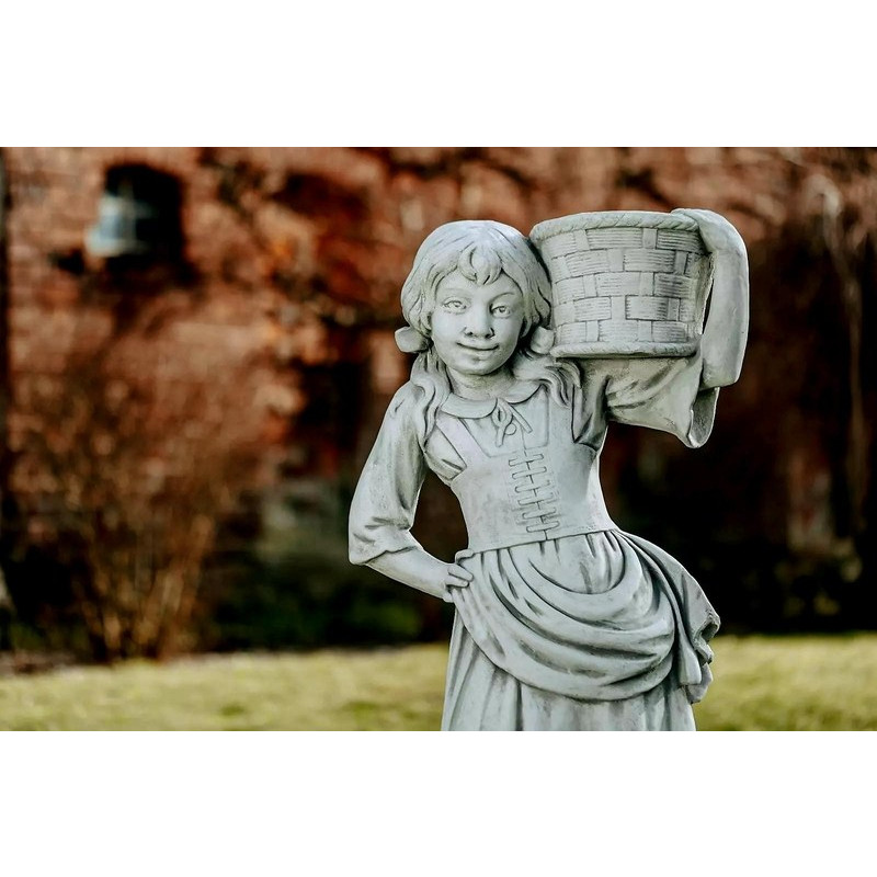 Figura Dziewczyna z koszem na ramieniu 111cm
