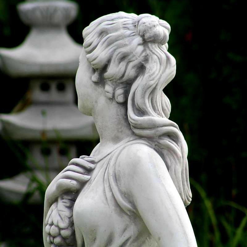 Figura Kobieta z gronami 140cm
