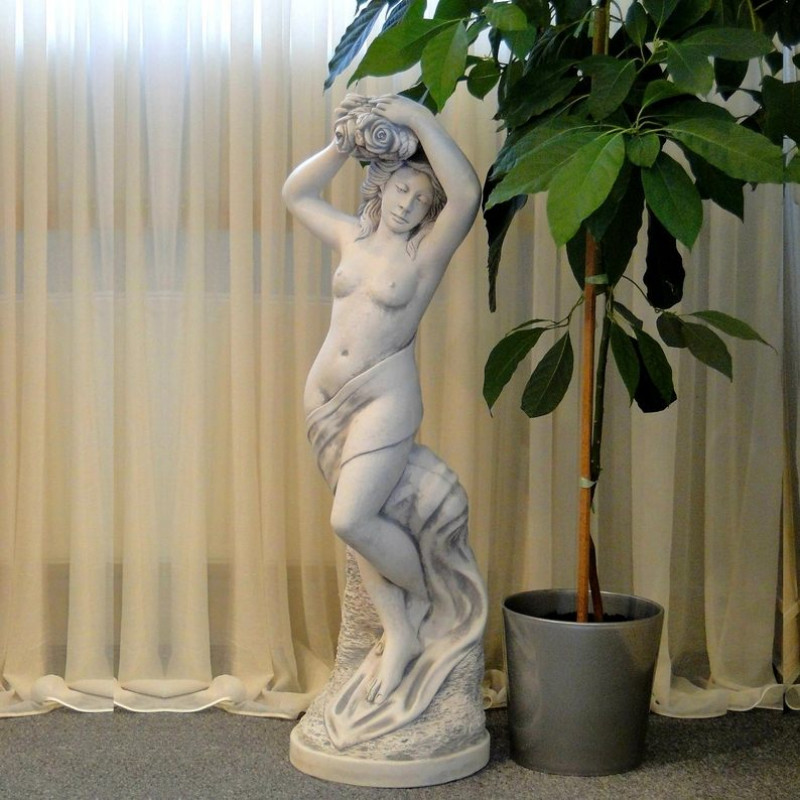 Kobieta z różami we włosach 130cm