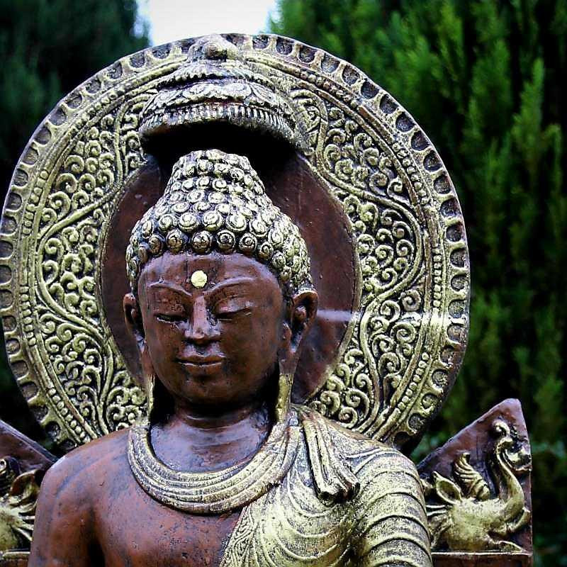Figura Złoty Budda Phra Phuttha w Wat na tronie 94cm