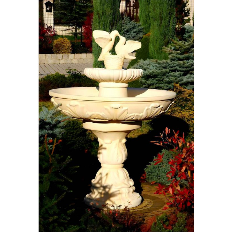 Fontanna Fiore z Gołąbkami F120 - 147cm w ogrodzie w kolorze Ecrue