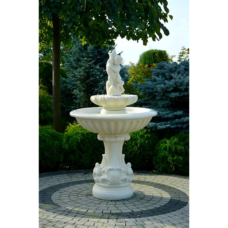 Fontanna do Ogrodu Fresco Ragazzi F134 - 160cm w otoczeniu zieleni