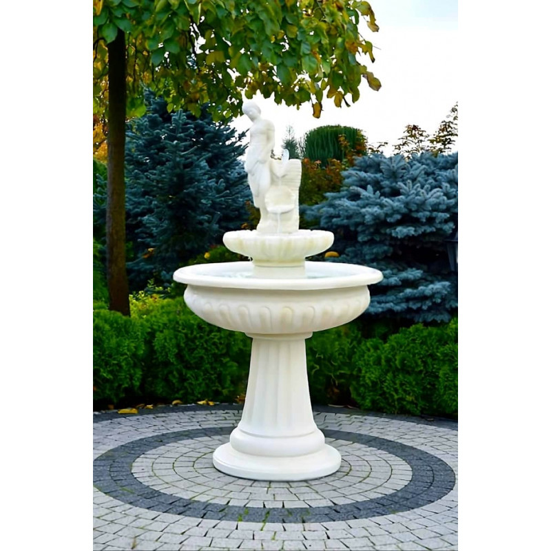 Fontanna Porto Amanda 2 w ogrodzie na kostce brukowej