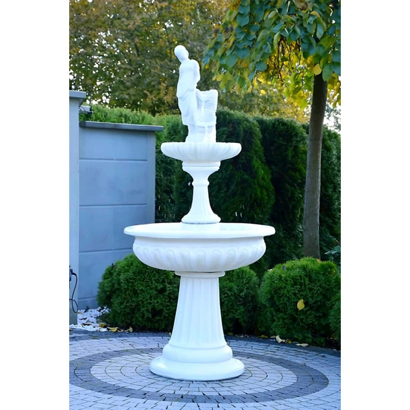 Fontanna Porto z Amandą 2 F059 - 199cm w ogrodzie