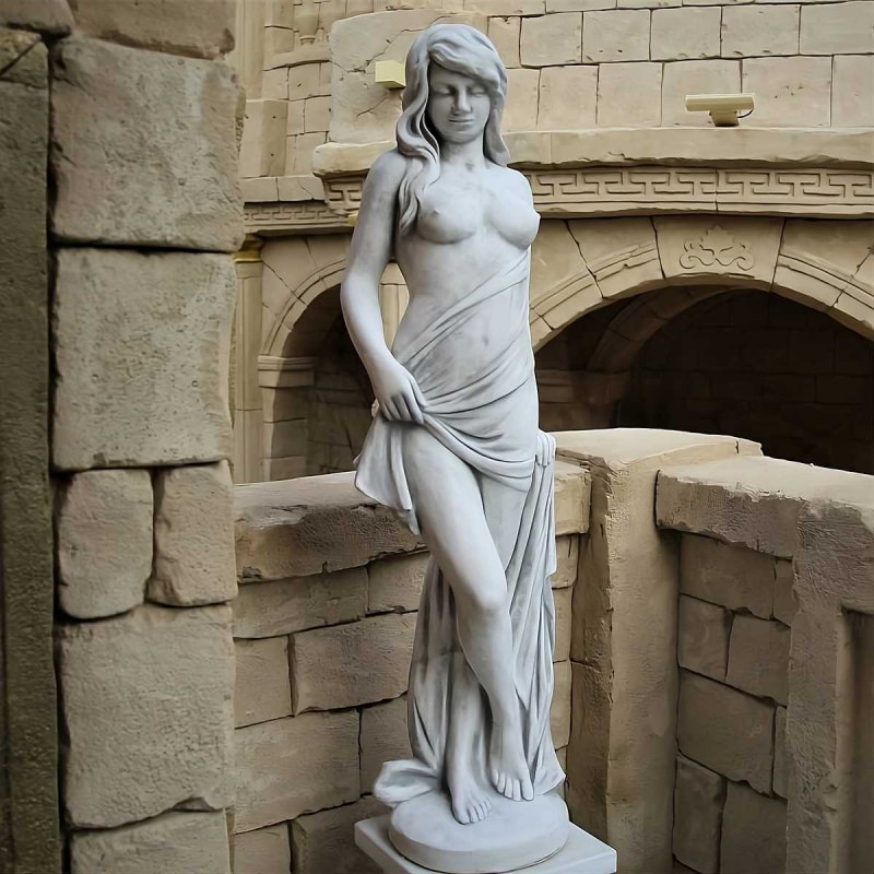 Rzeźba Złotowłosa otulona szatą 150cm