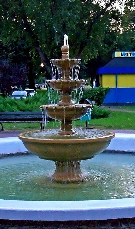 Fontanna Almeria z kulką