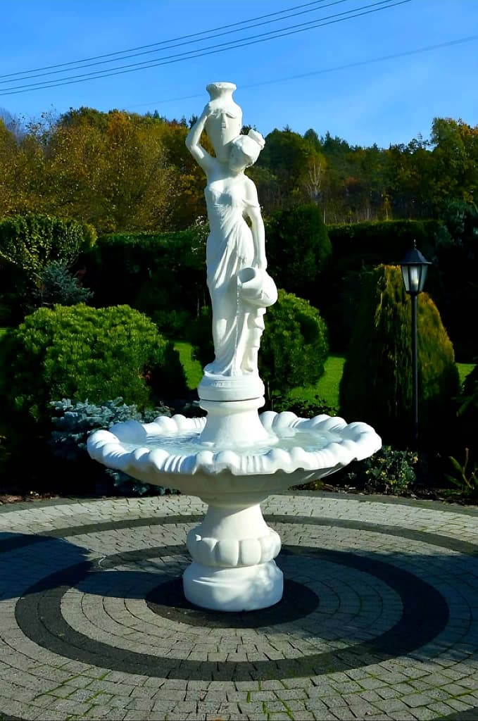 Fontanna Greco Allena - widok boczny