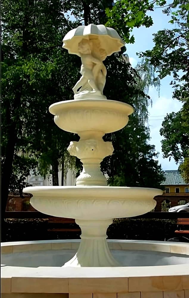 Fontanna Neptun z Parasolem