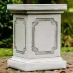 Kolumny / Postumenty